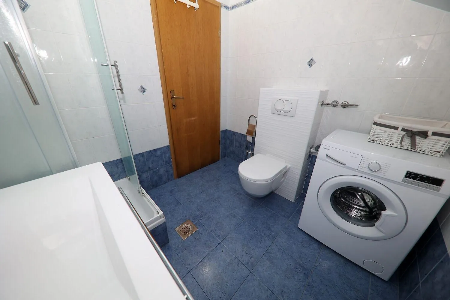 Apartment Gaspe Sutomiscica