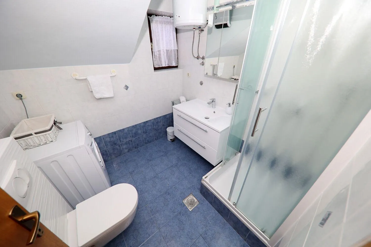 Apartment Gaspe Sutomiscica