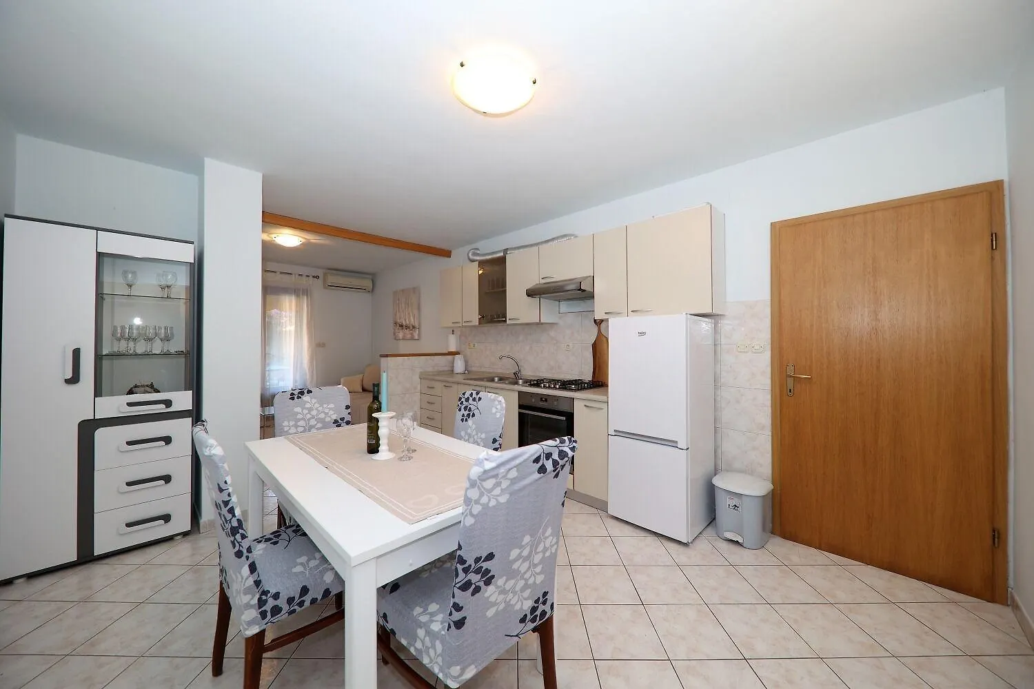 Apartment Gaspe Sutomiscica