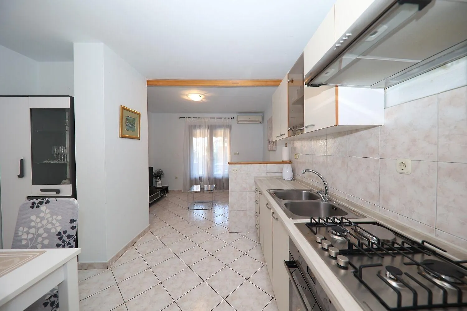 Apartment Gaspe Sutomiscica 0*,